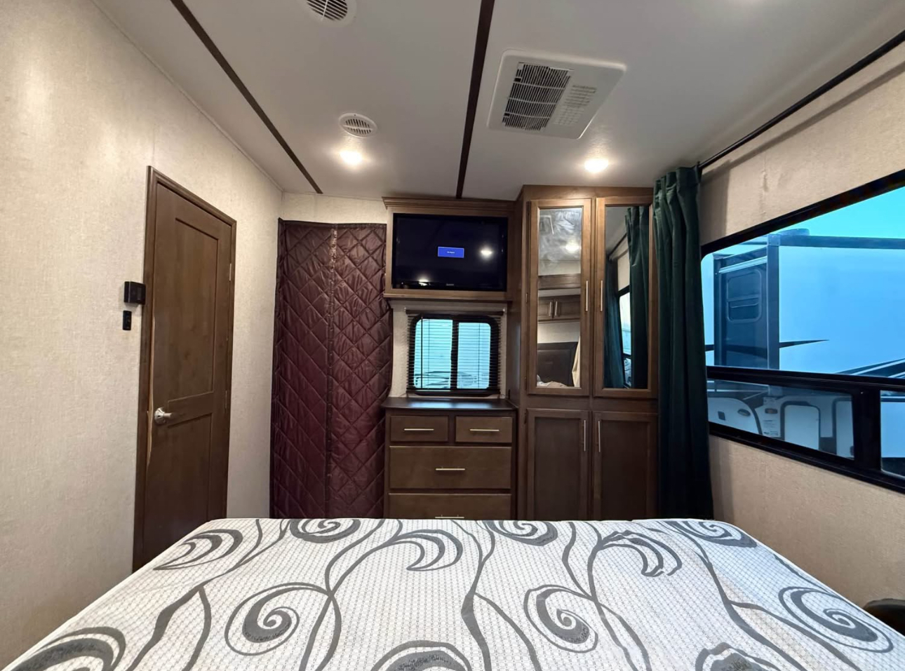 2018 Forest River Cougar 367FLS Fifth Wheel thumbnail 13