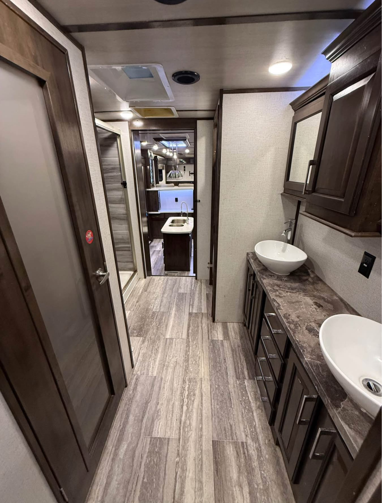 2021 Yukon Dutchmen 421FL Fifth Wheel thumbnail 13
