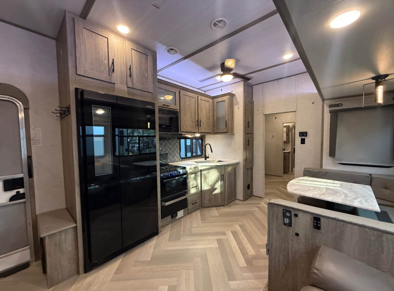 2021 Wildwood Heritage Glen 356QB Fifth Wheel thumbnail 11