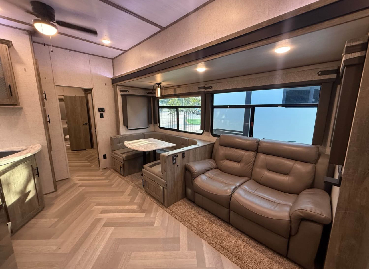 2021 Wildwood Heritage Glen 356QB Fifth Wheel thumbnail 16