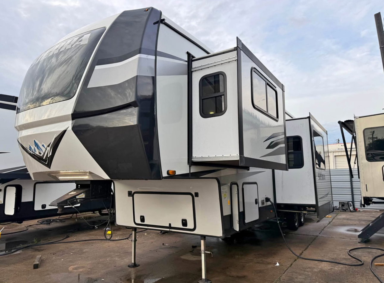 2022 Sierra 3770FL Fifth Wheel thumbnail 5