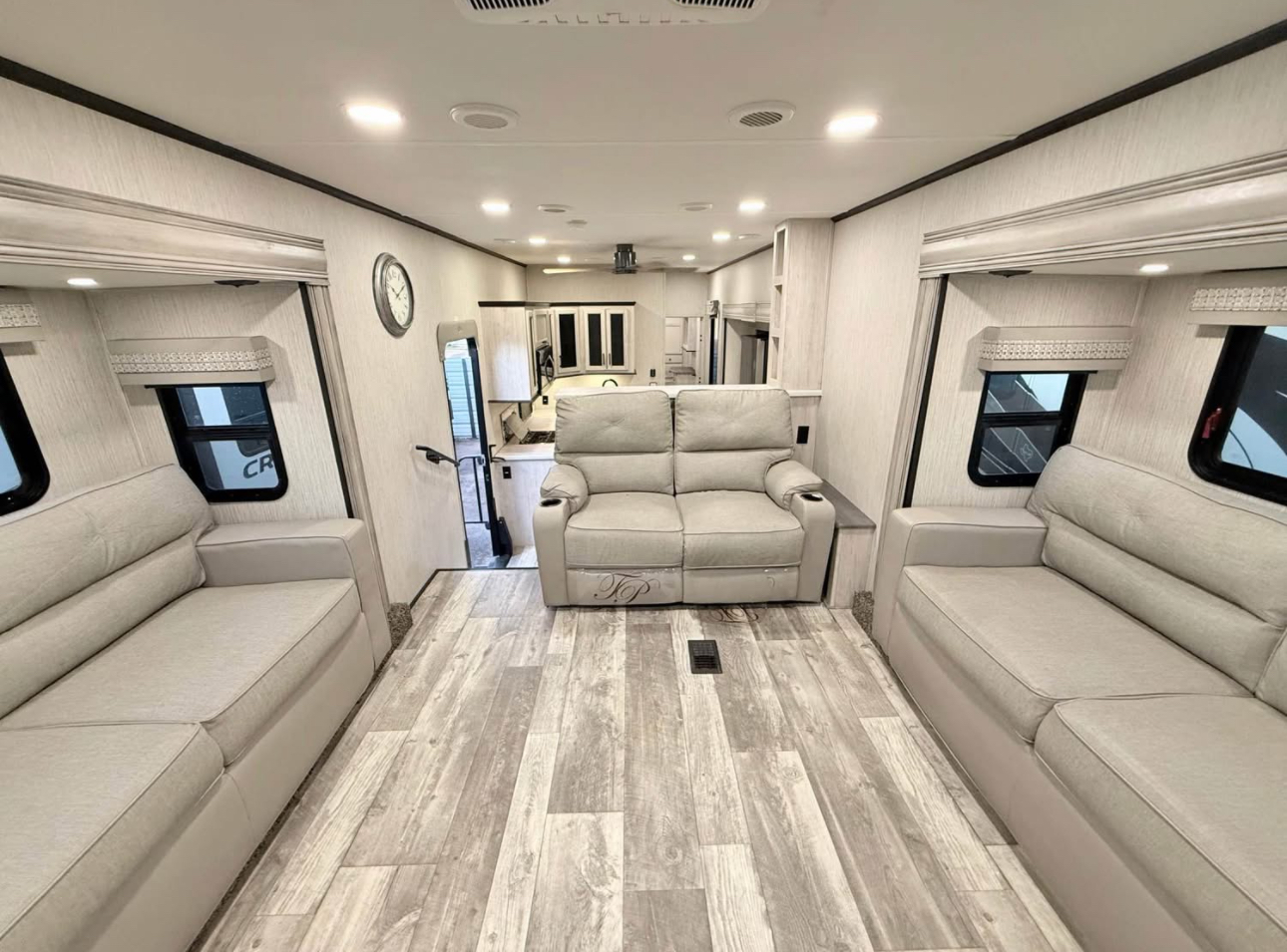 2022 Sierra 3770FL Fifth Wheel thumbnail 6